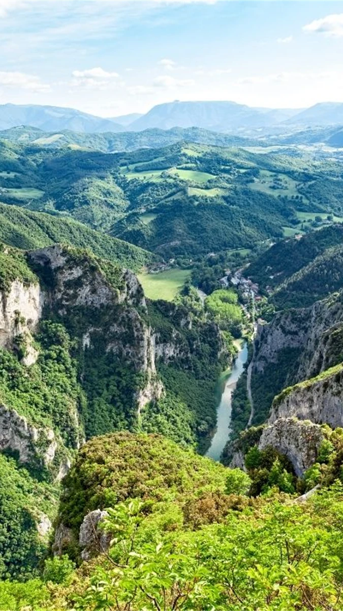 A guided cycling tour of the Gola del Furlo